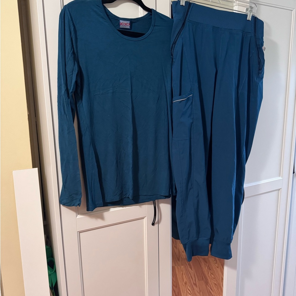 Scrub set